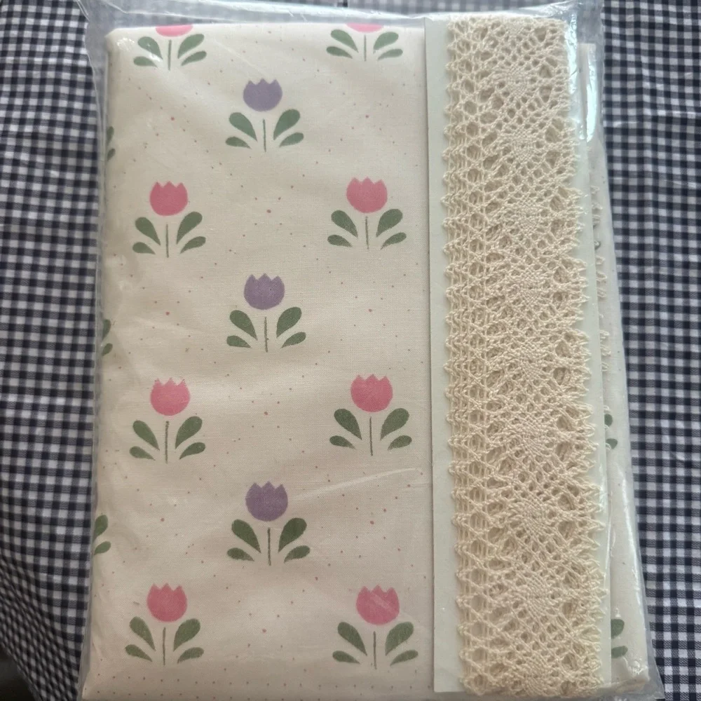 Floral Needlecraft Pillow Kit